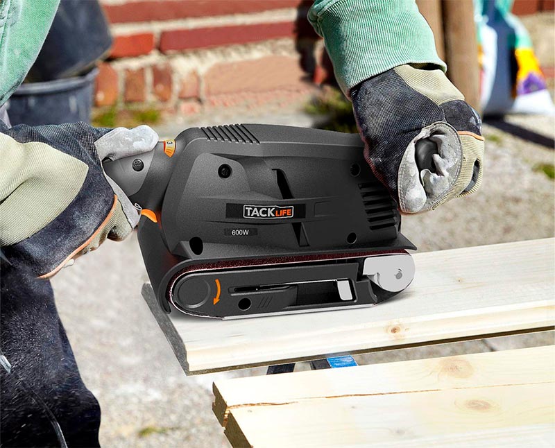 lijadora de banda puliendo